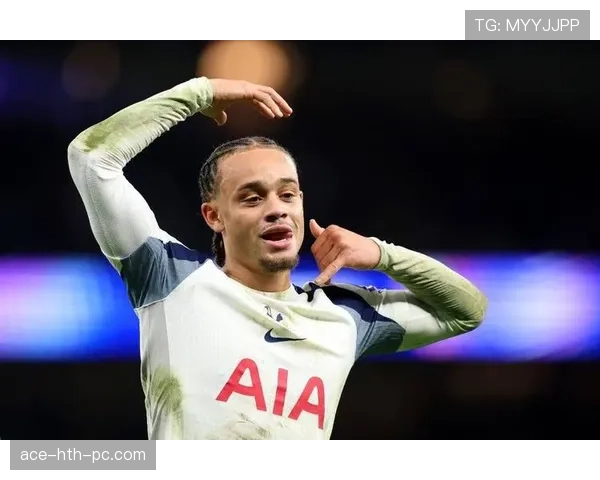 哈维·西蒙斯回归巴黎圣日耳曼后的角色适配与表现瓶颈分析