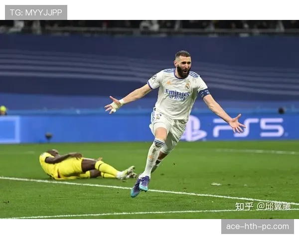 本泽马如何通过牵制与策应创造进攻空间？